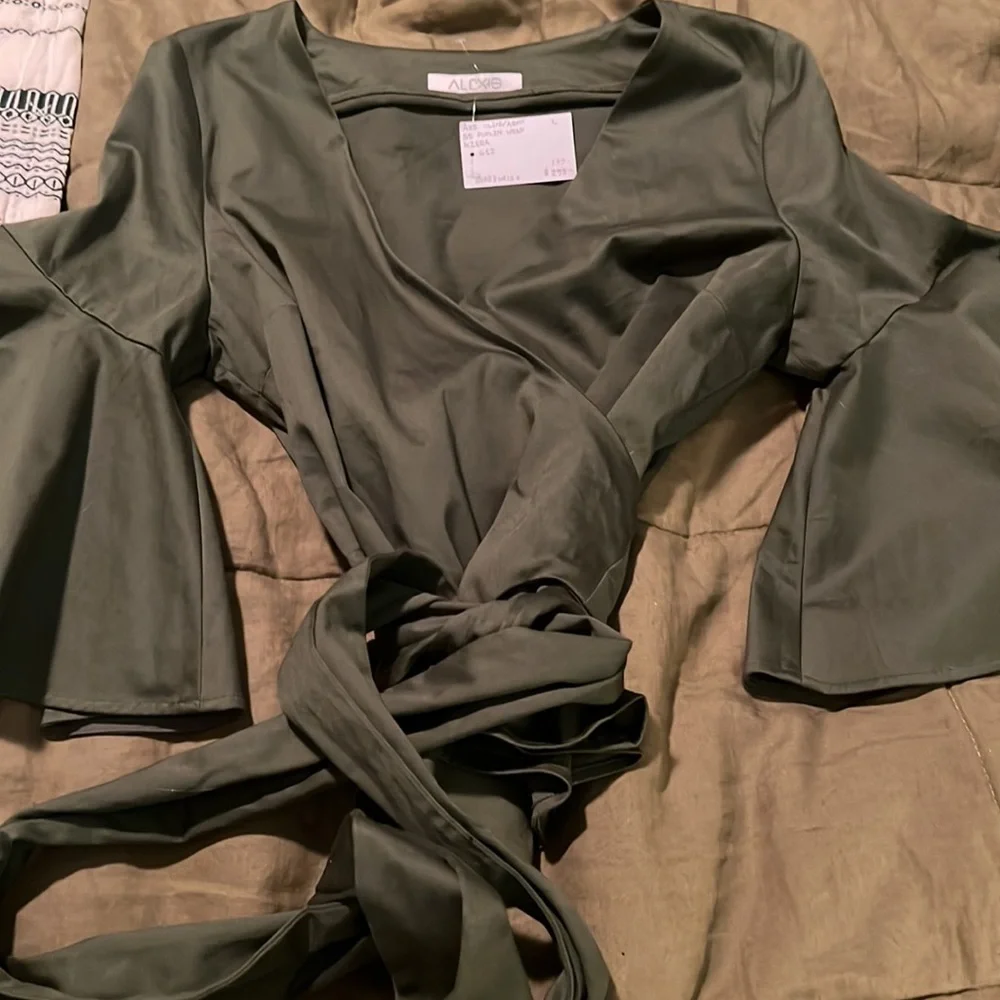 Alexis Kiera Poplin Wrap Top. Olive/Army. Size Large. Intermix - Picture 7 of 13